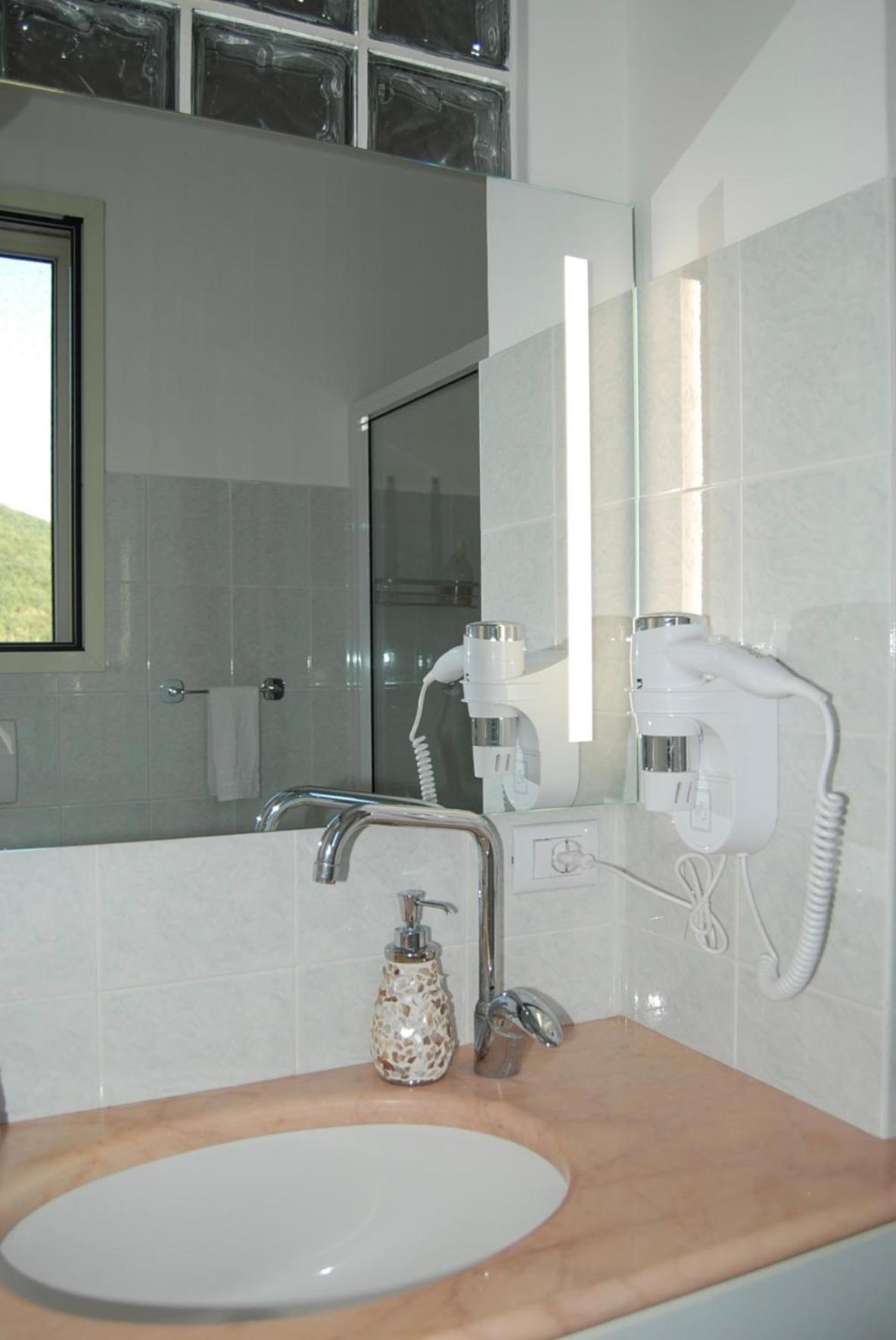 Mini Red Hub - Design Apartment Sant'Agapito المظهر الخارجي الصورة